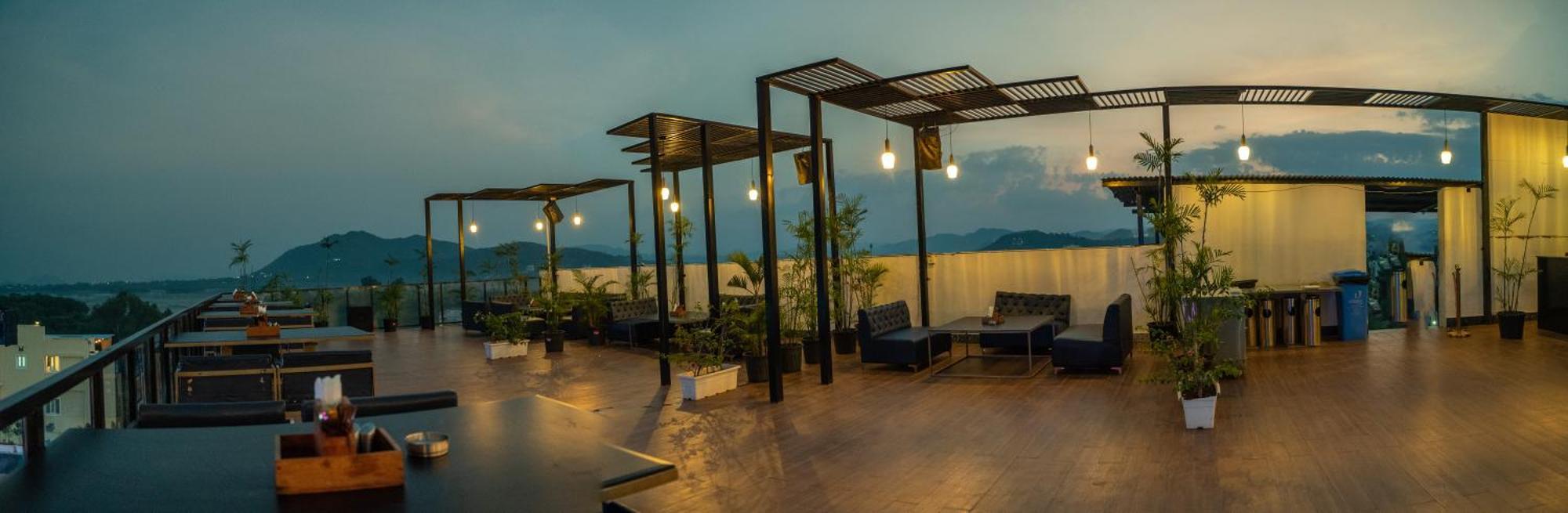 The Courtyard - Beyond Bar & Club Udaipur Exterior foto