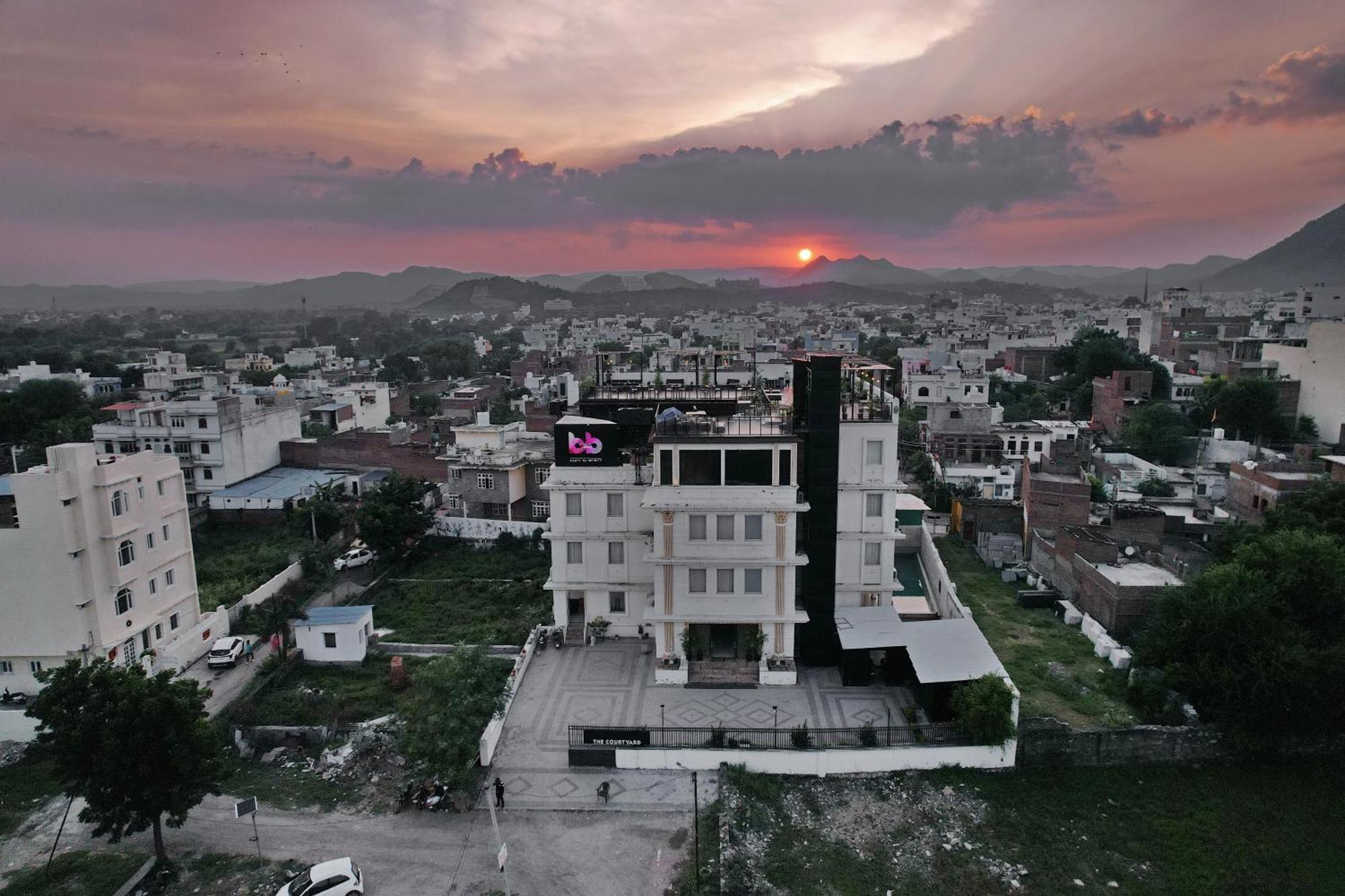 The Courtyard - Beyond Bar & Club Udaipur Exterior foto
