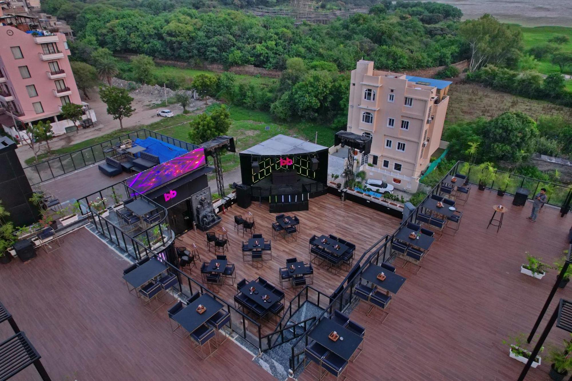 The Courtyard - Beyond Bar & Club Udaipur Exterior foto