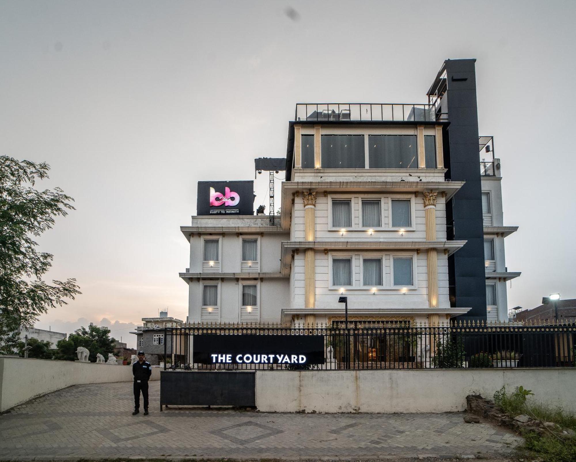 The Courtyard - Beyond Bar & Club Udaipur Exterior foto