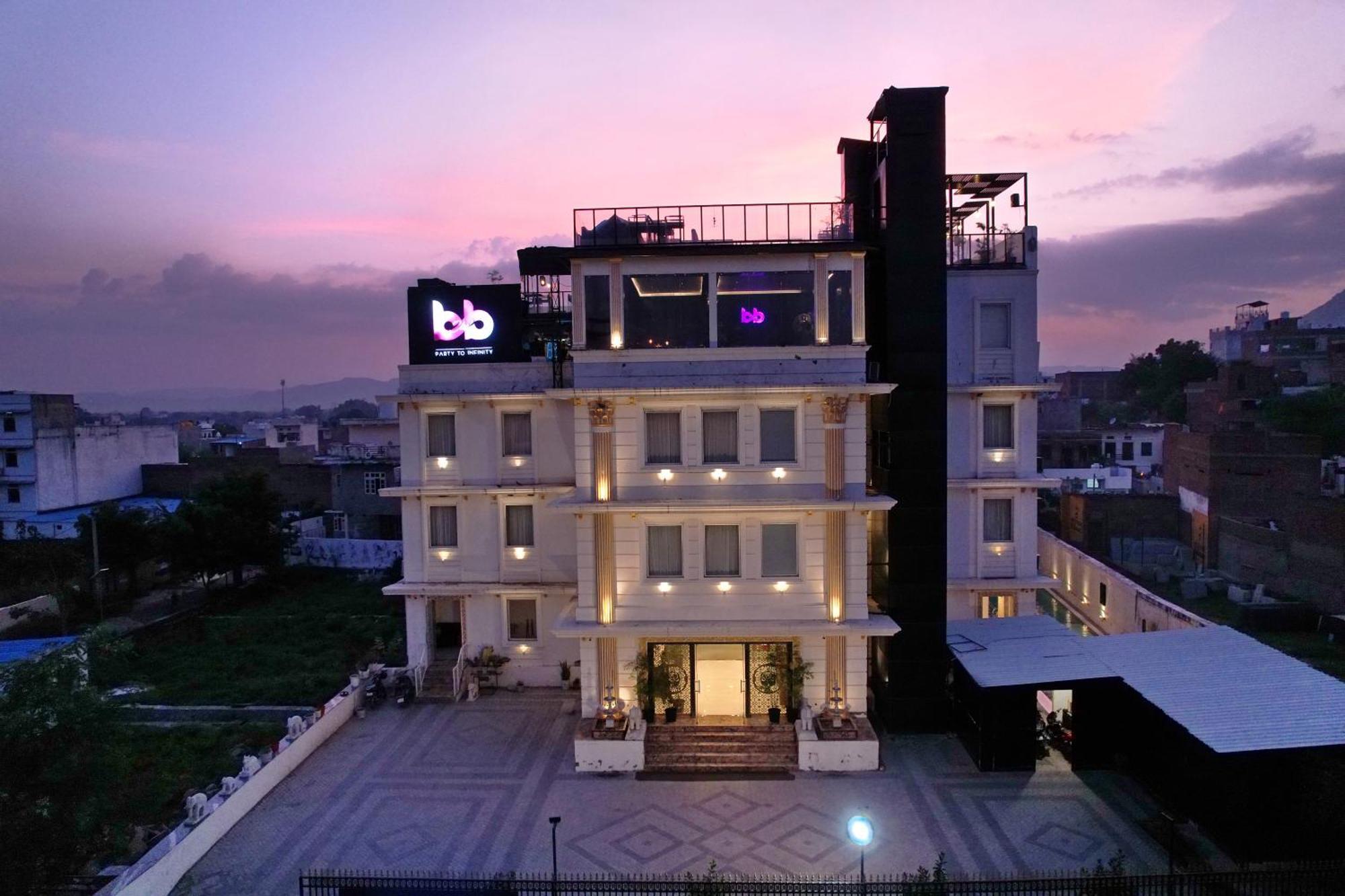 The Courtyard - Beyond Bar & Club Udaipur Exterior foto