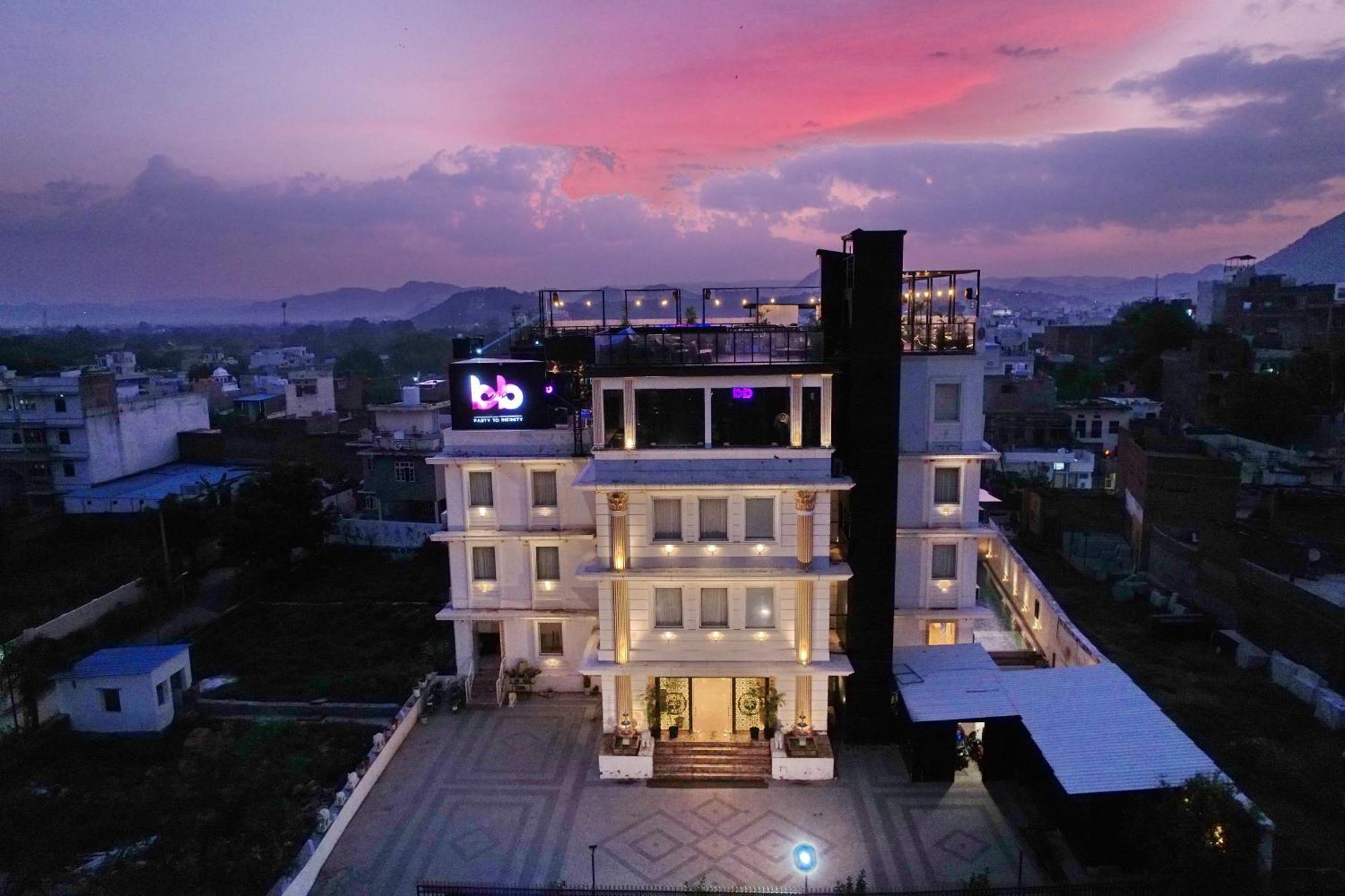 The Courtyard - Beyond Bar & Club Udaipur Exterior foto