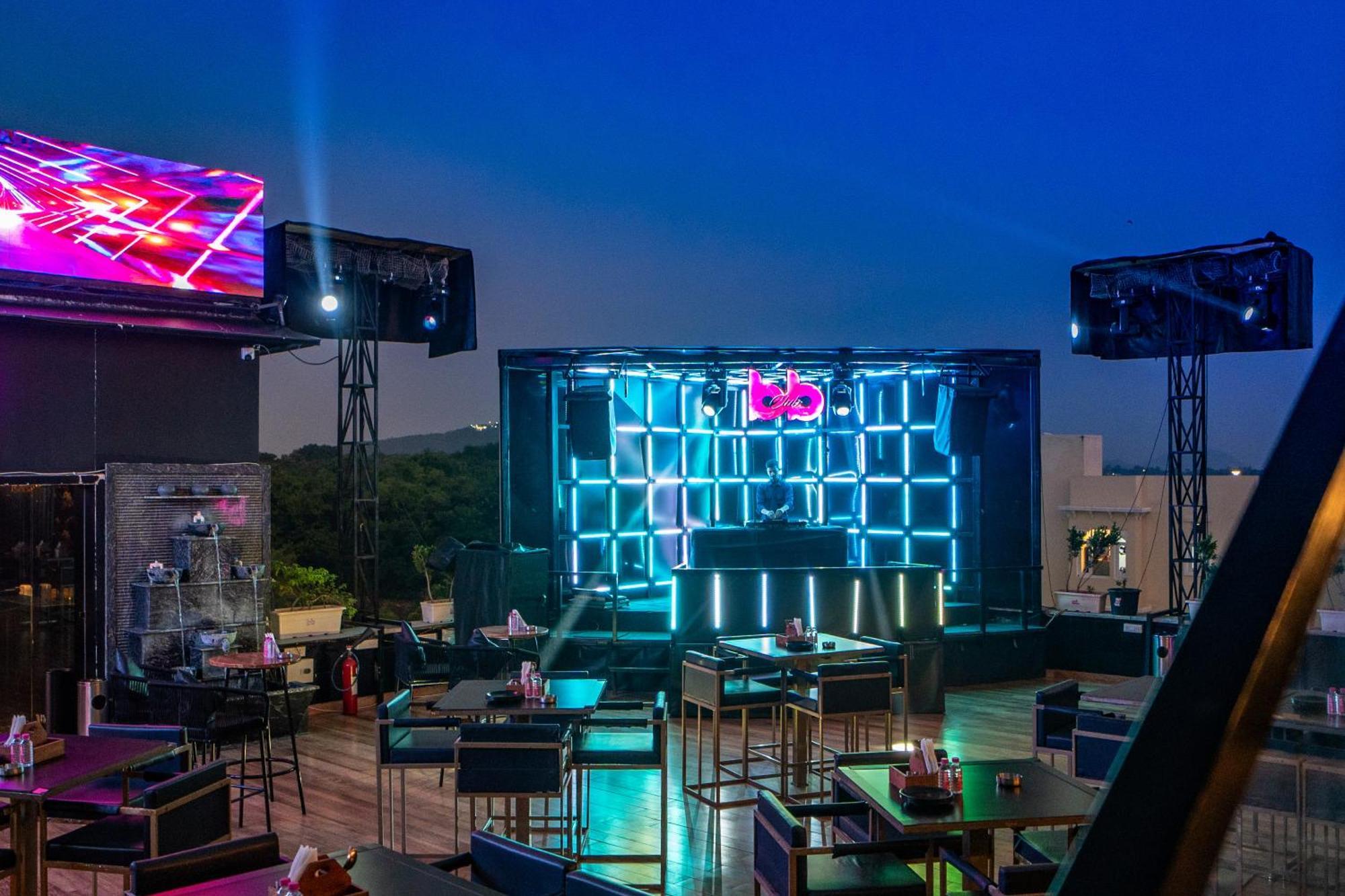 The Courtyard - Beyond Bar & Club Udaipur Exterior foto